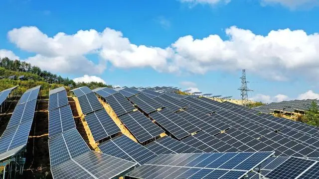 今年玻璃期货价格猛涨63%，玻璃板块业绩改善，行业景气能持续到何时？